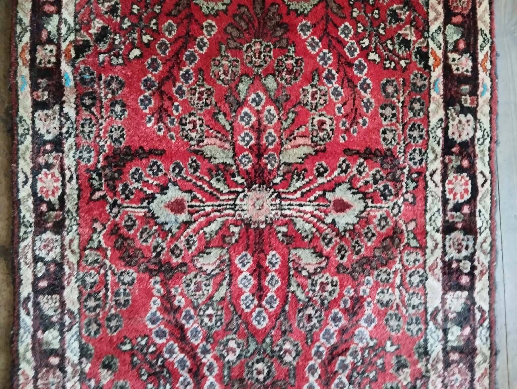 Handmade Persian Sarough rug 137x86cm