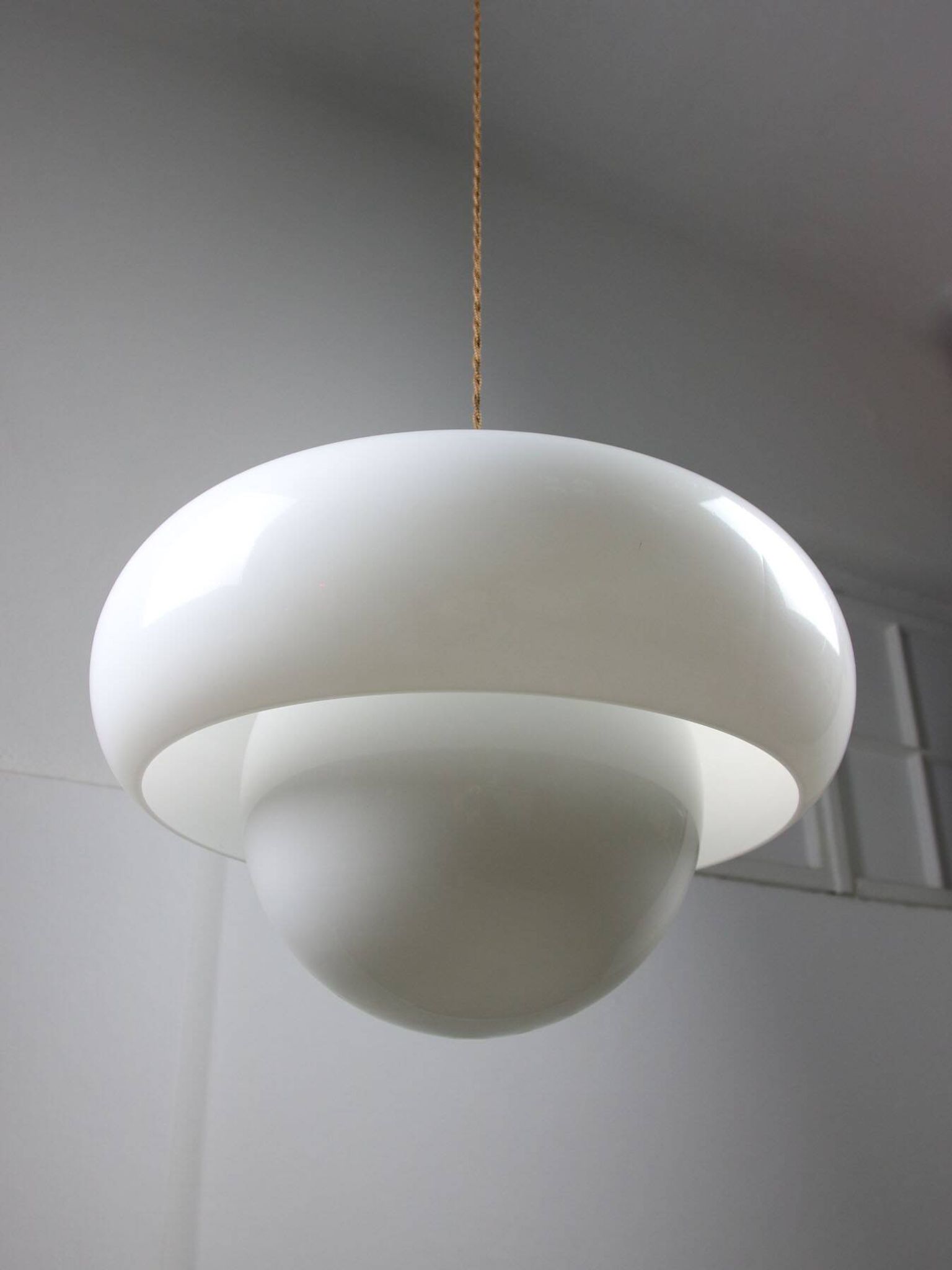 Grand lampadaire de l'ère spatiale de Guzzini, années 1960.