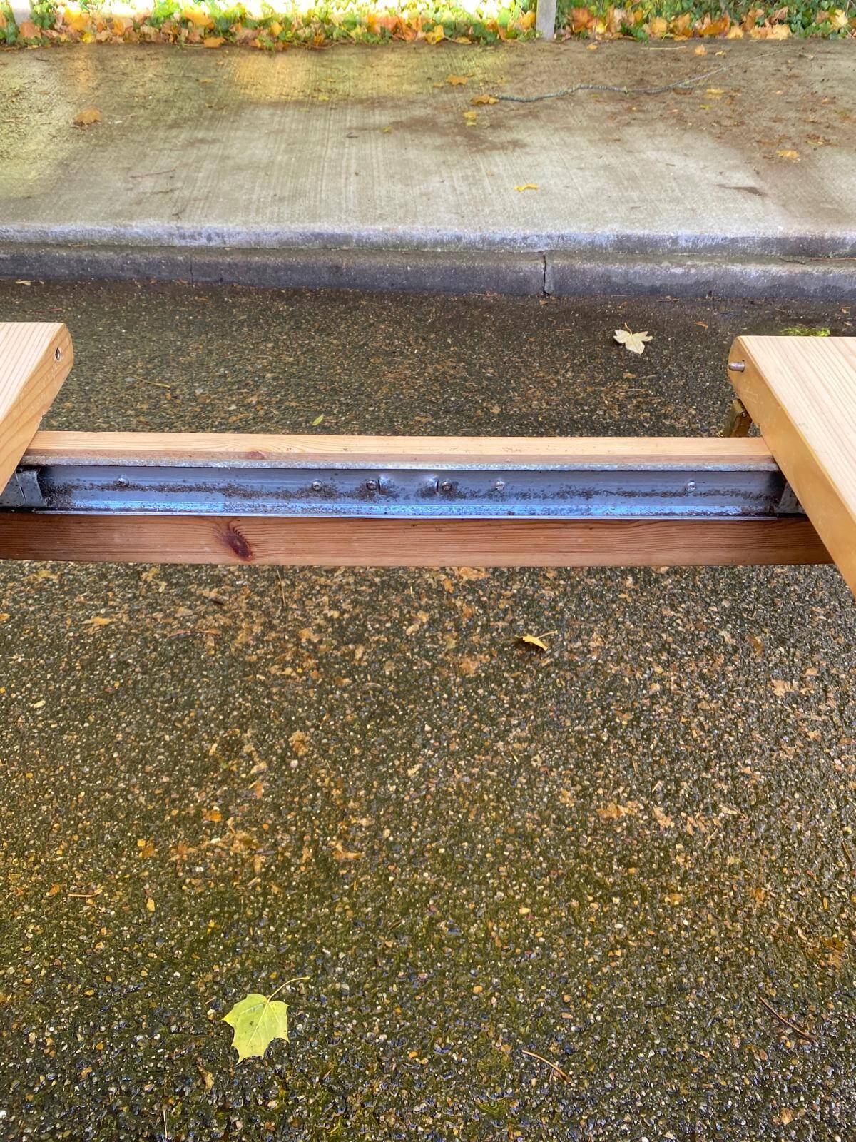 Scandinavian extendable dining table renovated in solid wood 180cm