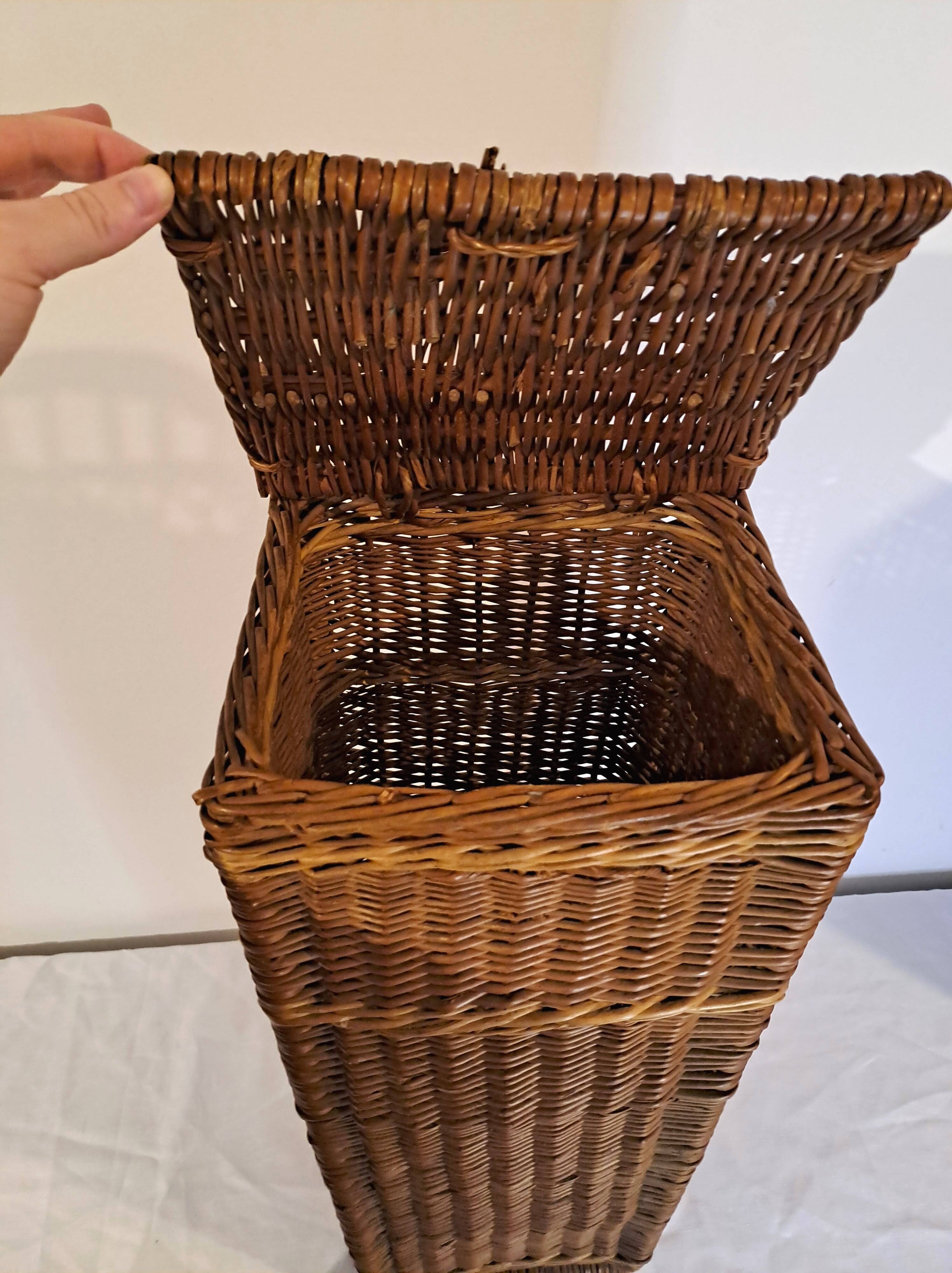 Panier à linge vintage en rotin tressé