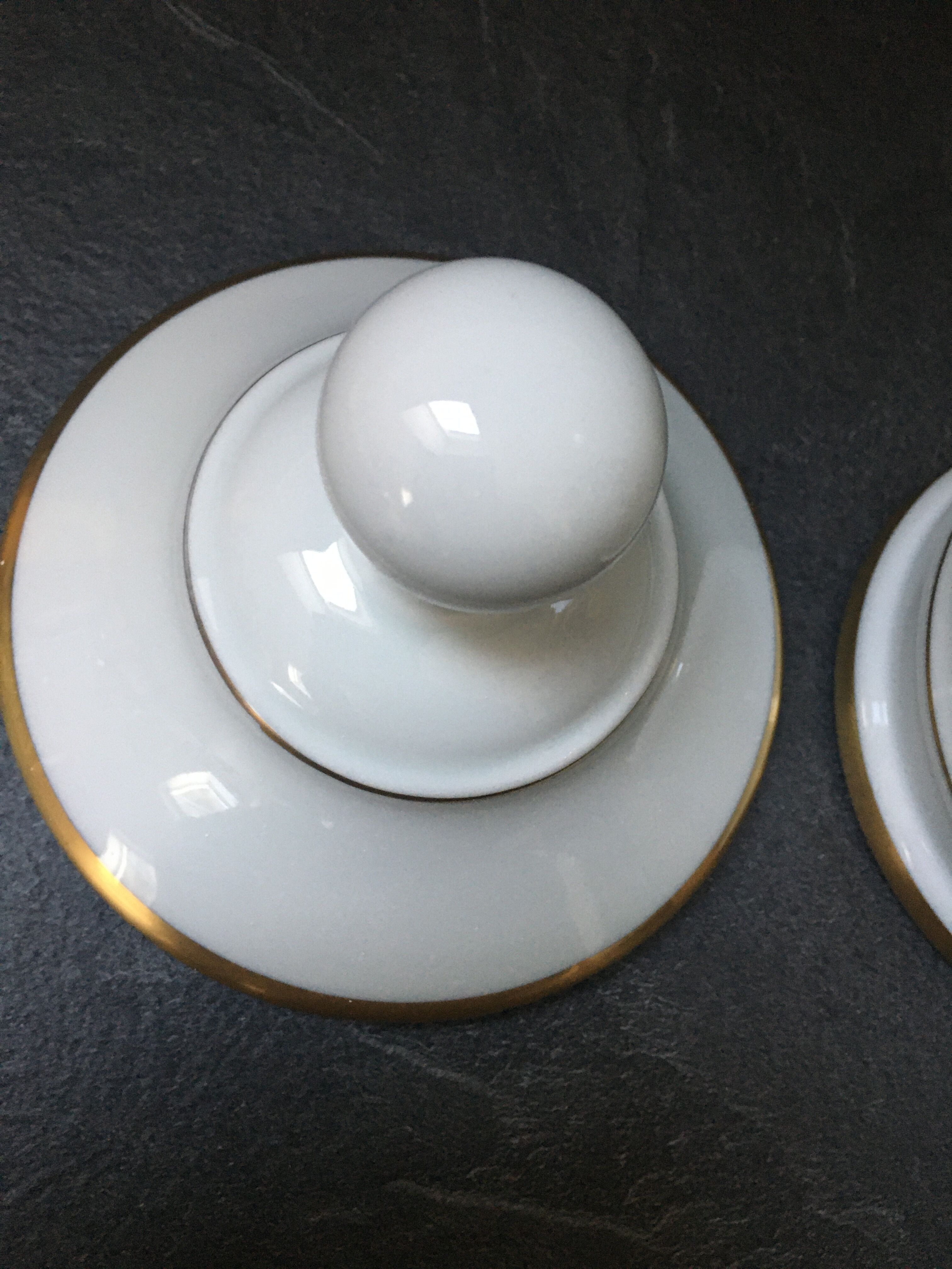 Porcelain pharmacy pot