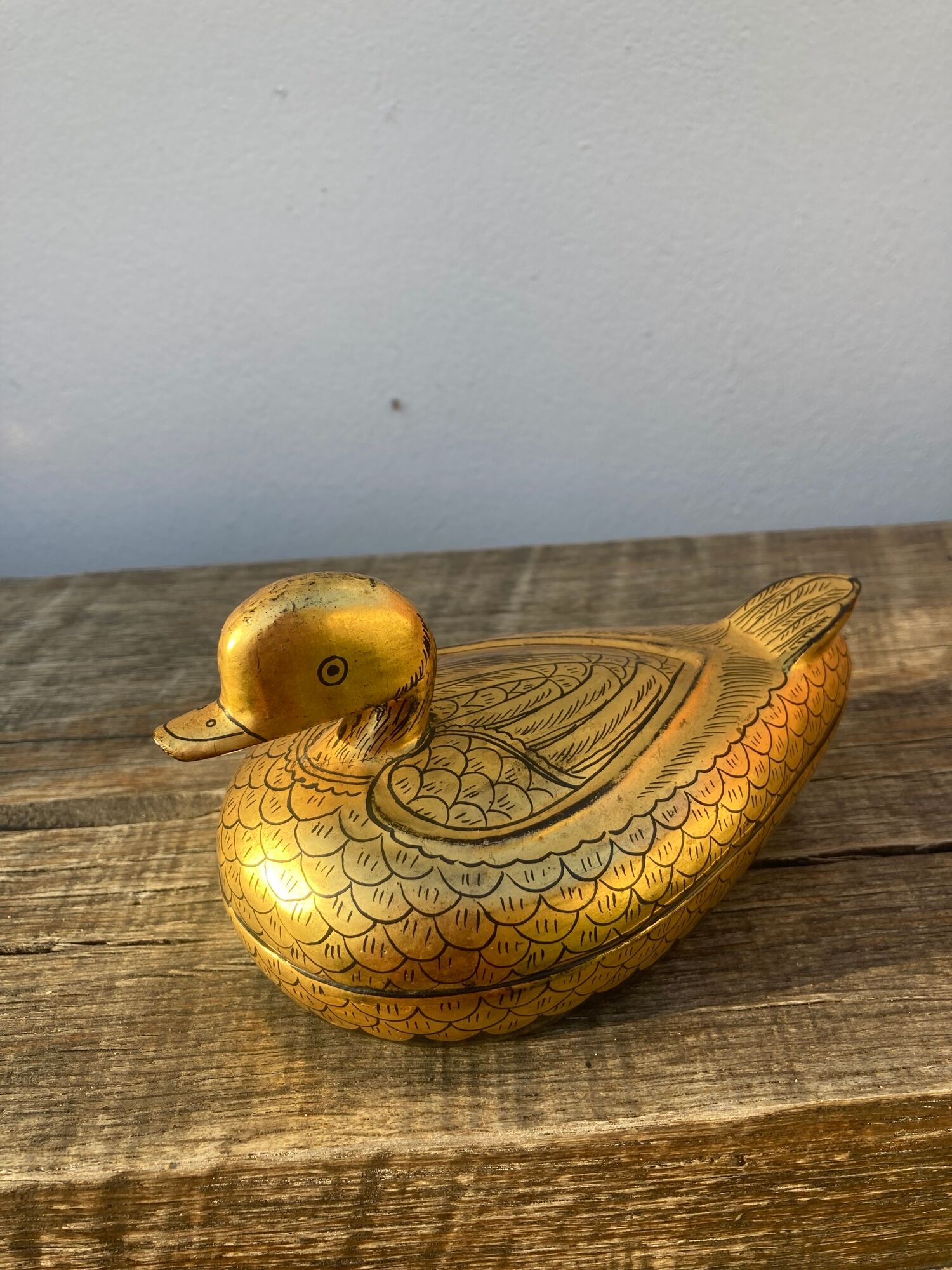 Golden lacquered wooden duck from Burma mid-twentieth forming a box