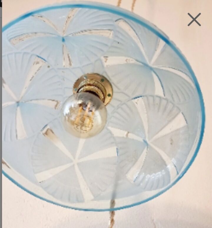 Vintage blue cup suspension