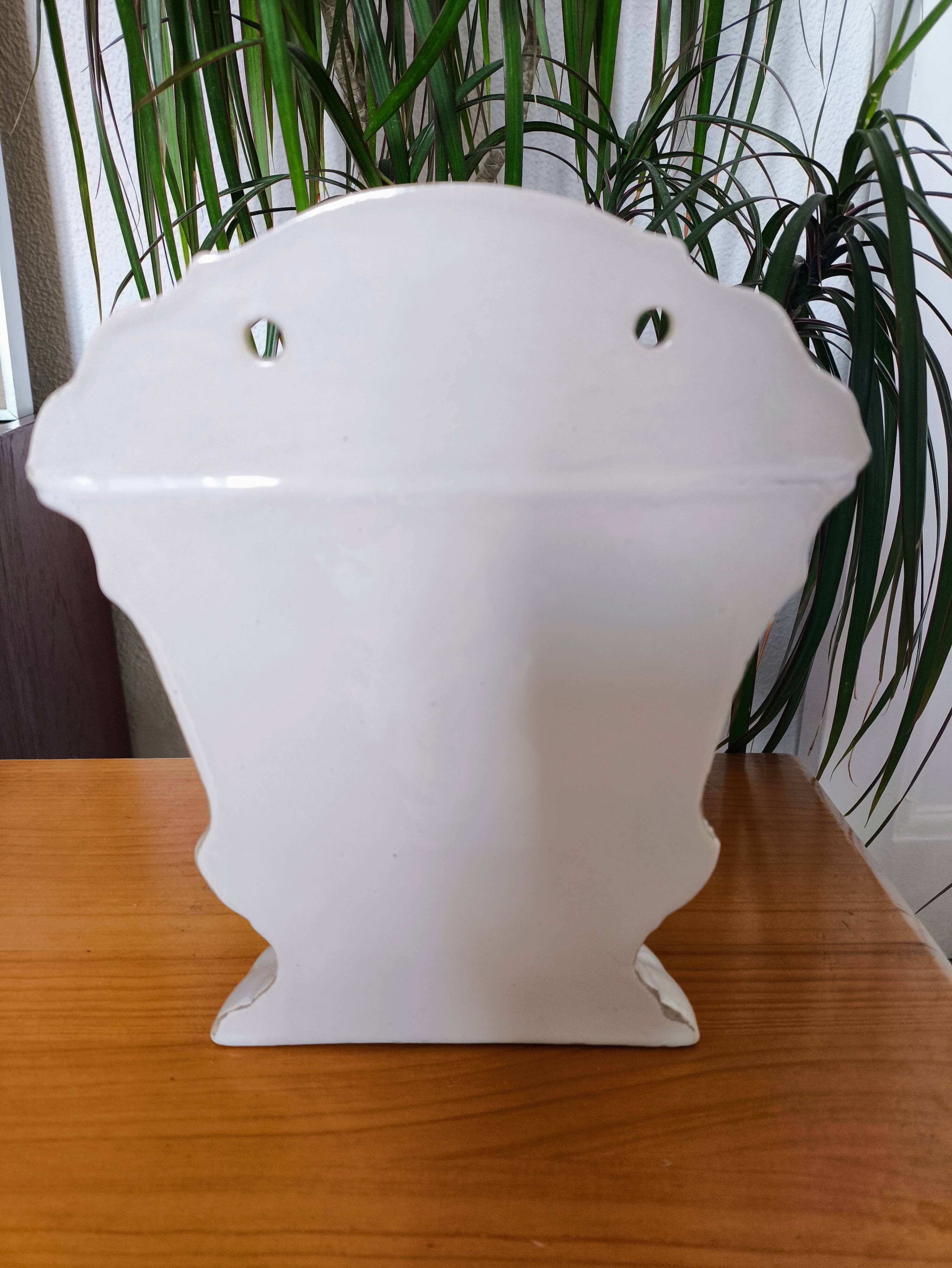 Bouquet holder / flower holder in Moustiers earthenware