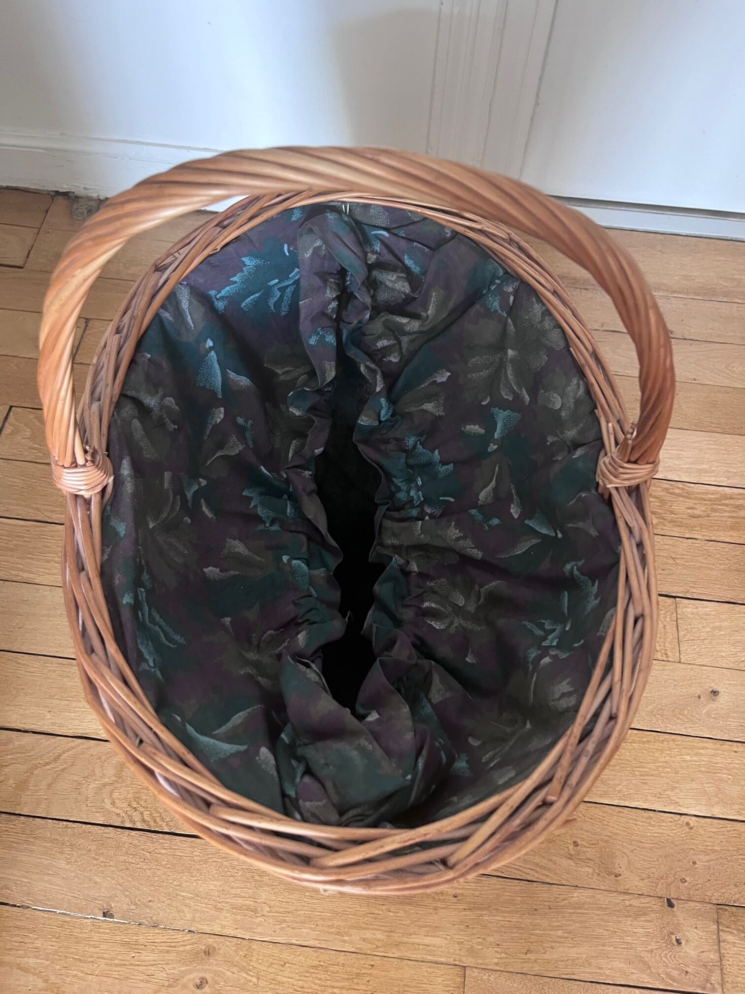 Wicker laundry basket