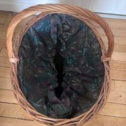 Wicker laundry basket