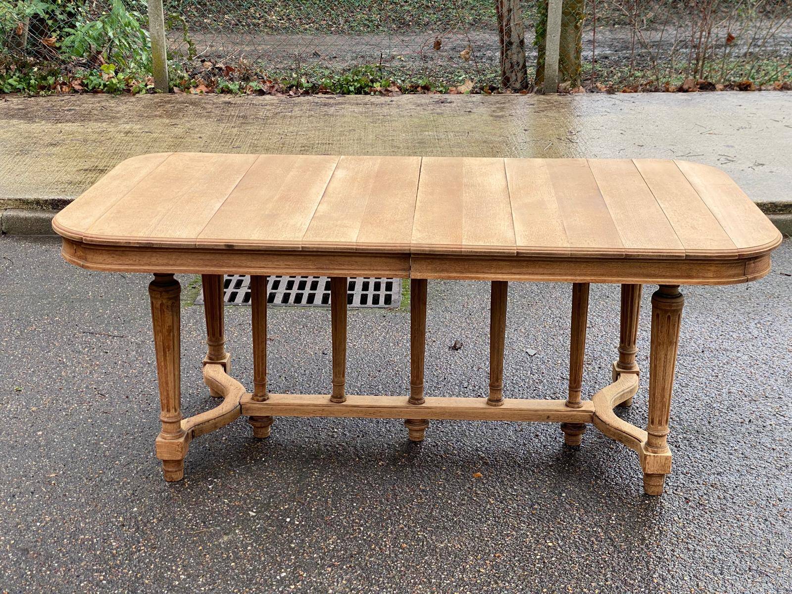 Renovated dining table in solid oak from the 19th century in Napoleon III style.