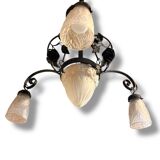 Lustre Art Déco en fer forgé et verre dépoli