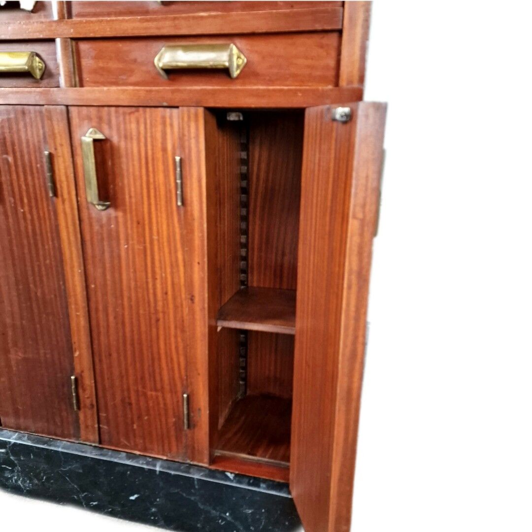 Grand comptoir de pharmacie Art Déco en acajou et marbre, 1909