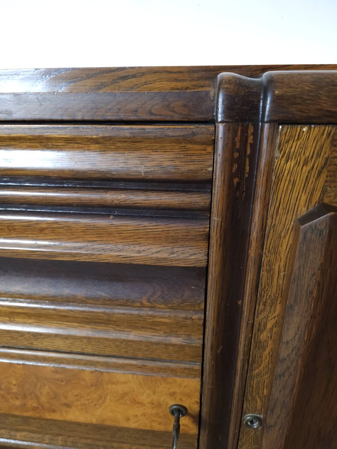 Enfilade Art-Déco en chêne et loupe d'orme