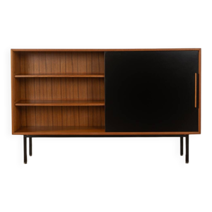 Buffet à portes coulissantes