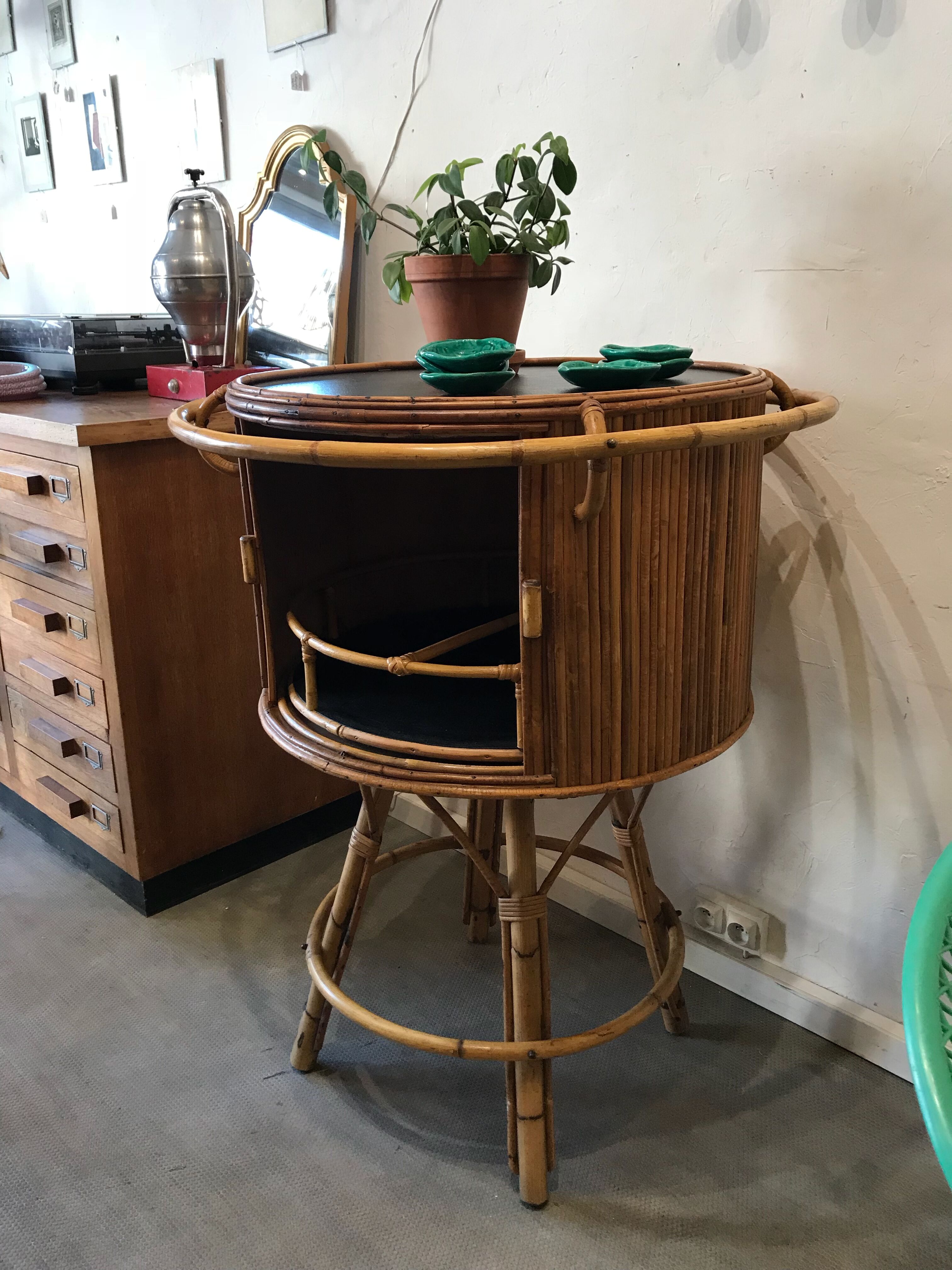 Vintage rattan bar