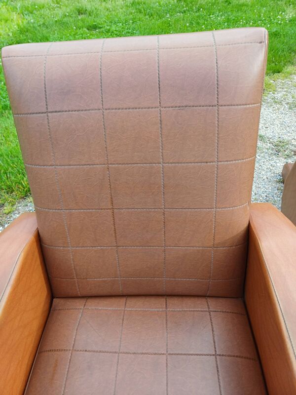 Paire de fauteuils vintage en skaï marron