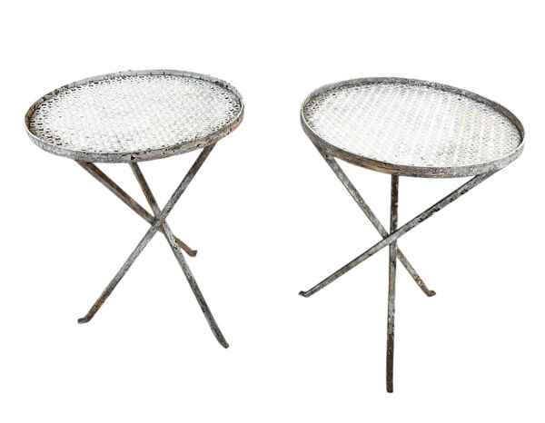PAIRE DE TABLES BASSES À COCKTAIL DE MATHIEU MATÉGOT (ATTRIBUÉES )