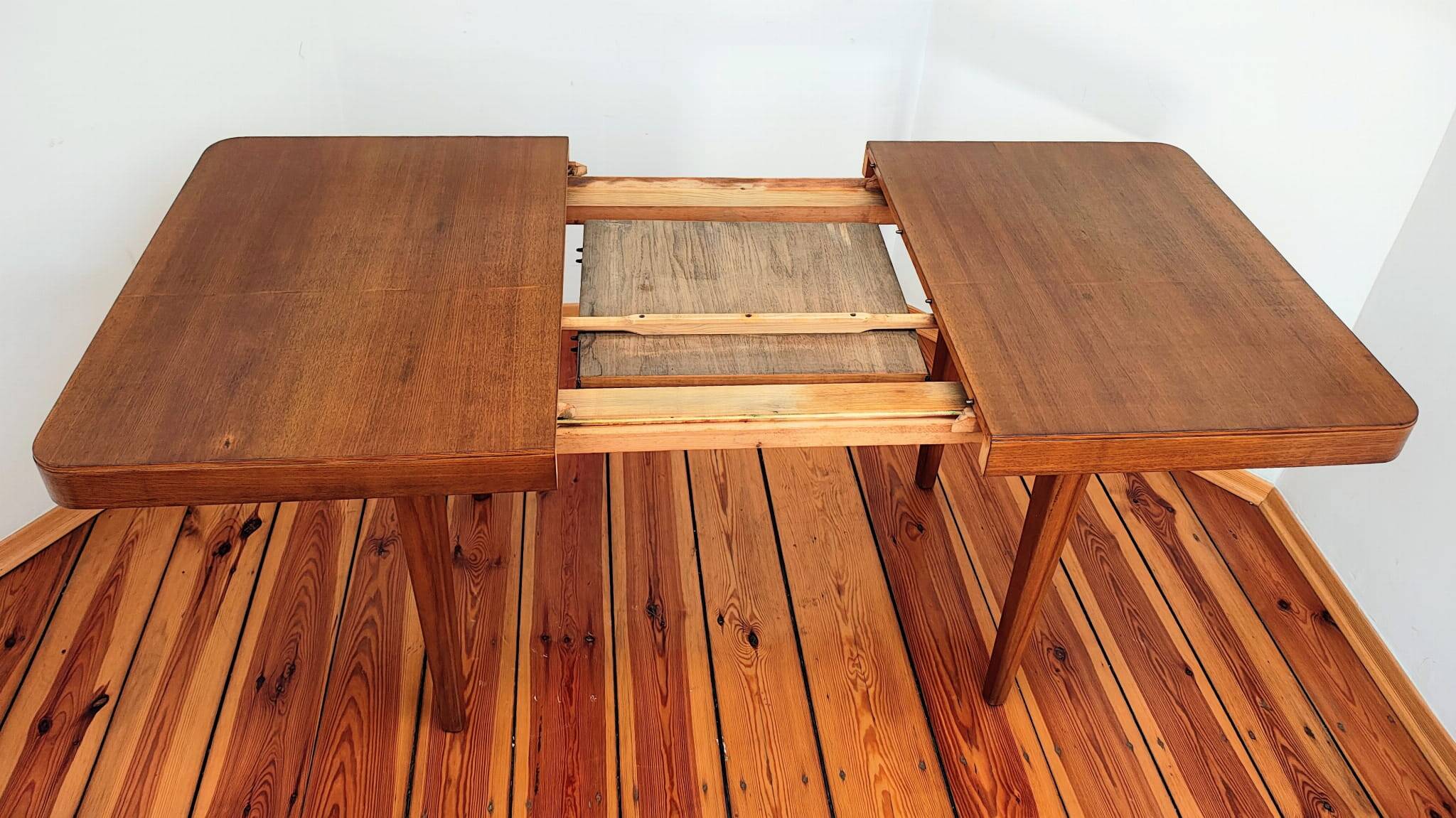 Czechoslovakian Extendable Table by J. Halabala for Jitona, 1960s