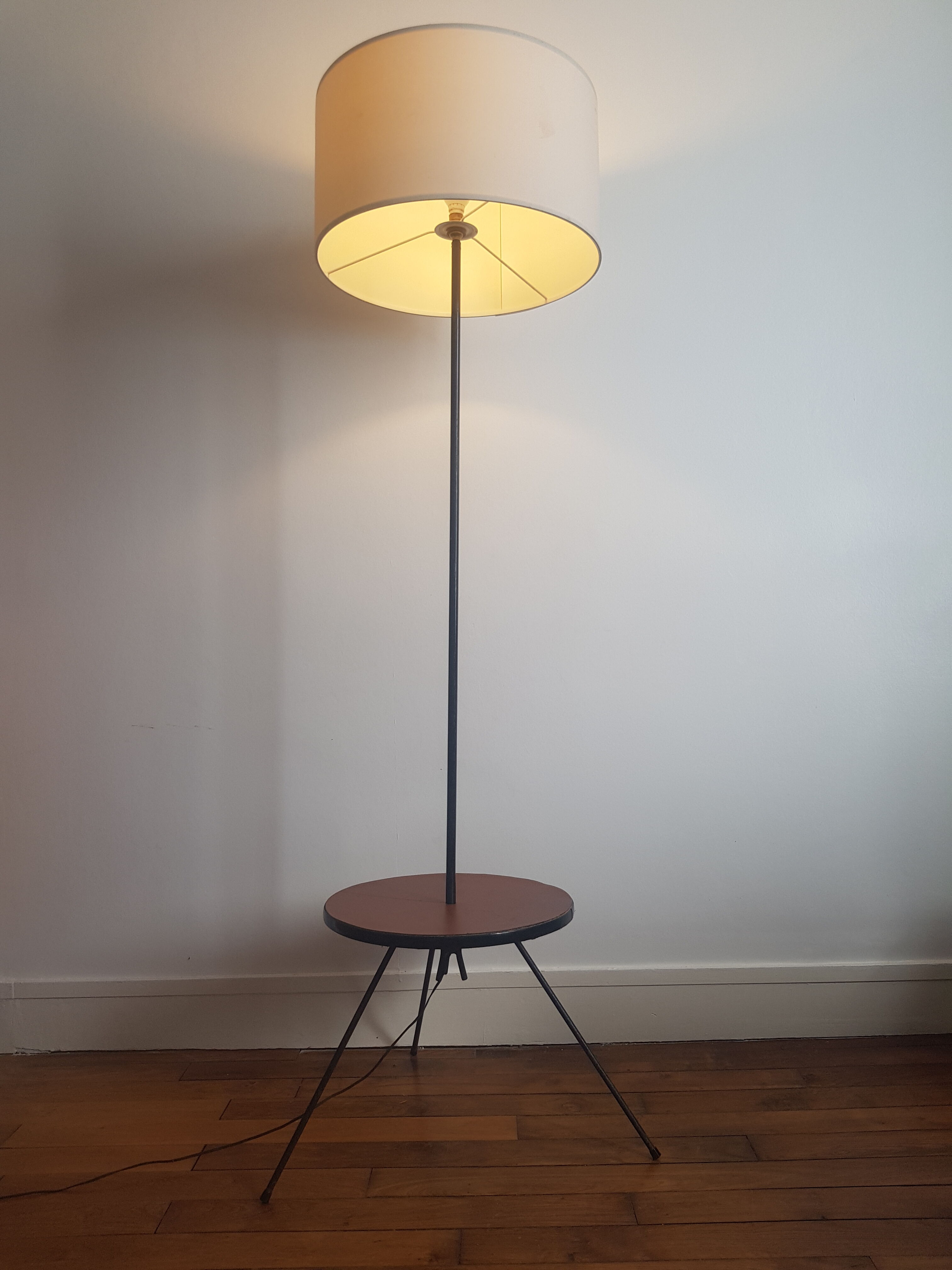Tripod tablet floor lamp