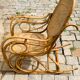 Rocking-chair vintage en rotin canné