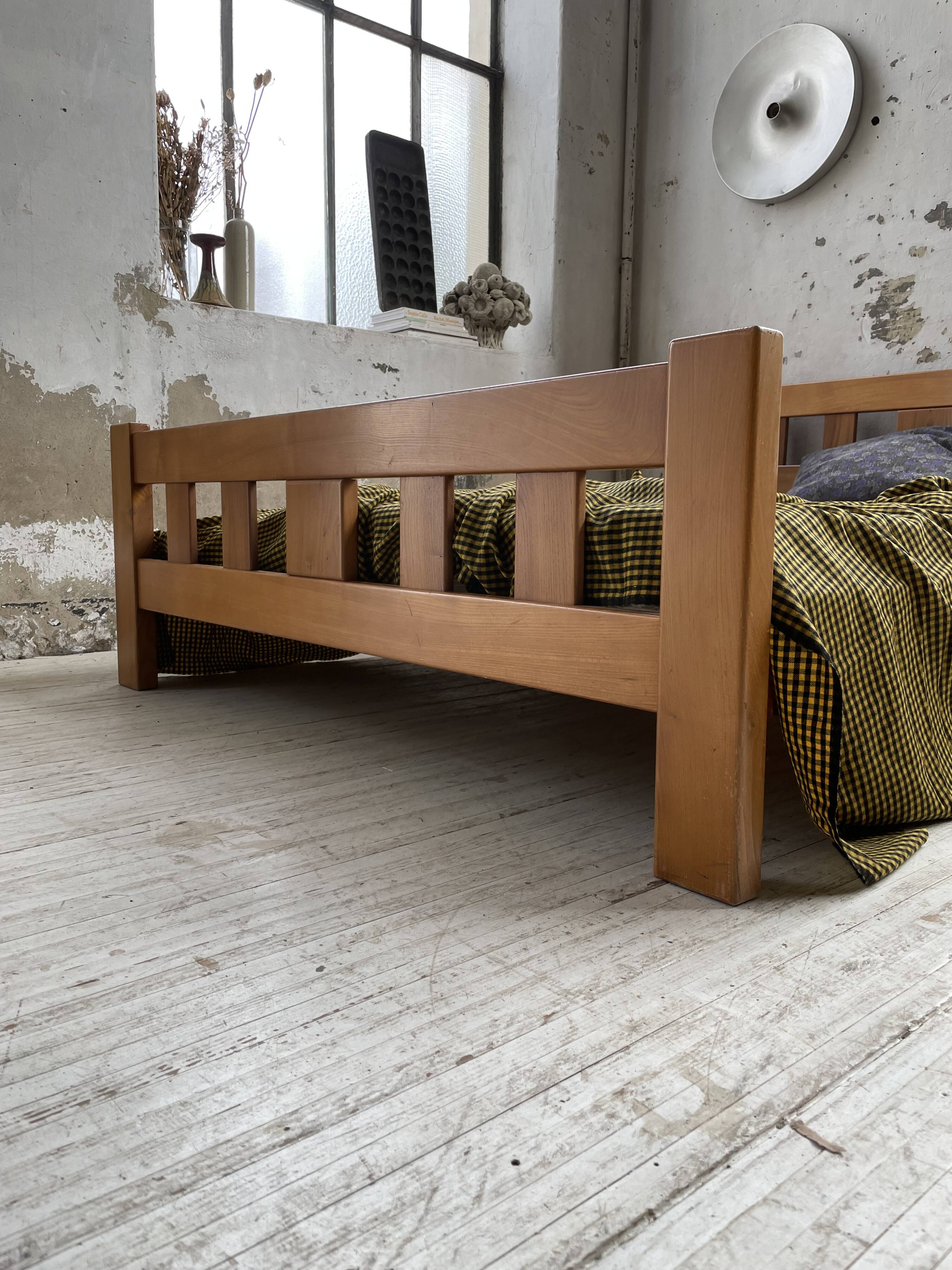 Maison Regain solid double bed 140 cm