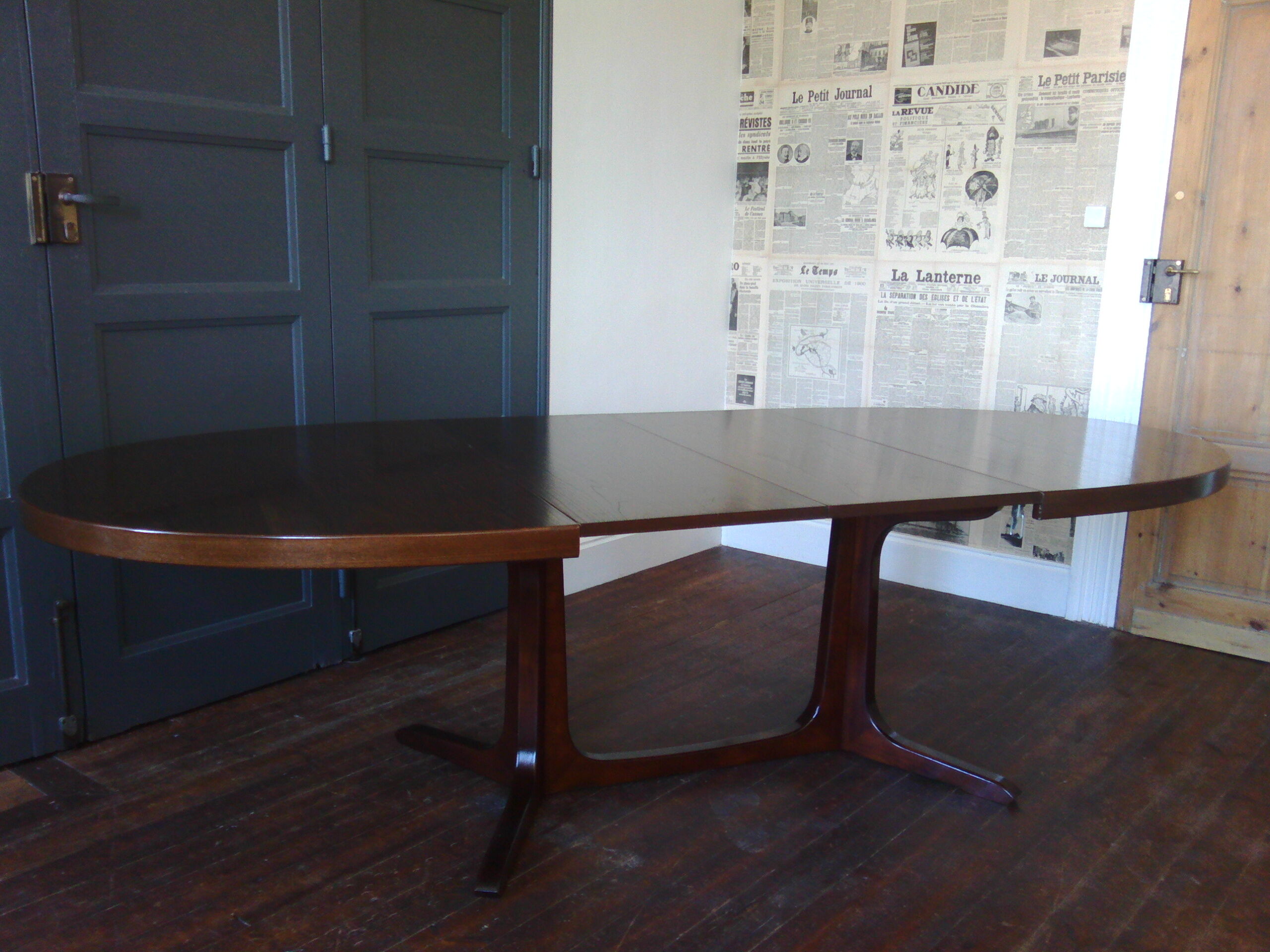 Vintage oval dining table with extensions for Baumann - 1960