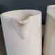 Paire de pichets en porcelaine de Digoin