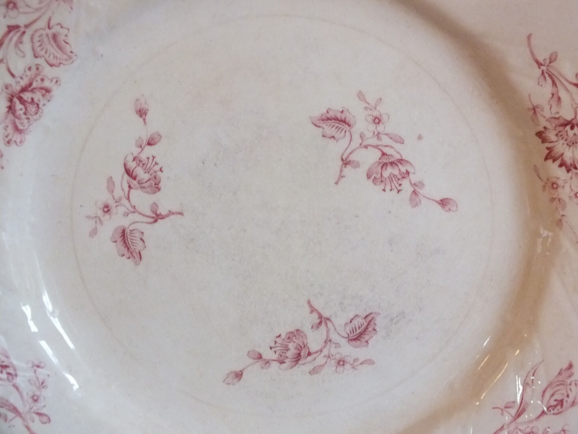 Assiette plate Lunéville KG du service Saxe rose en Terre de Fer