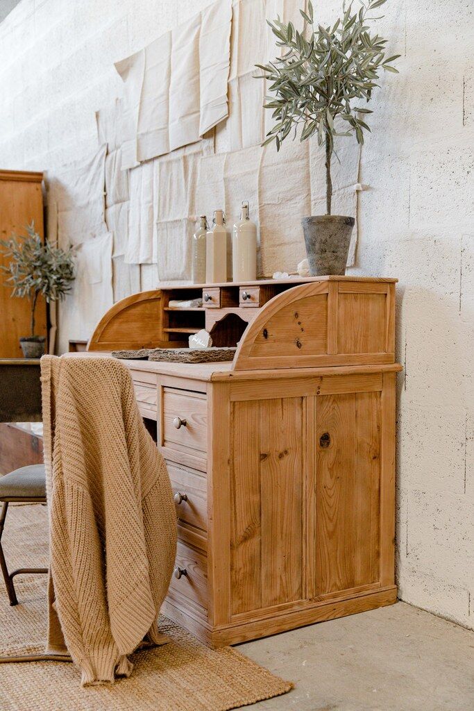 Folding velvet chair