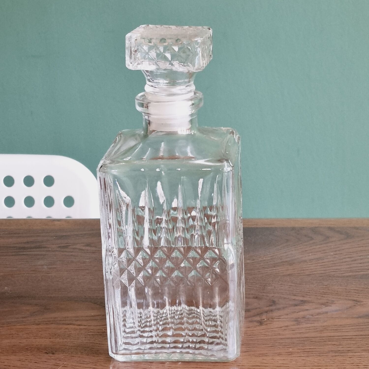 Stretched diamond-tipped glass decanter