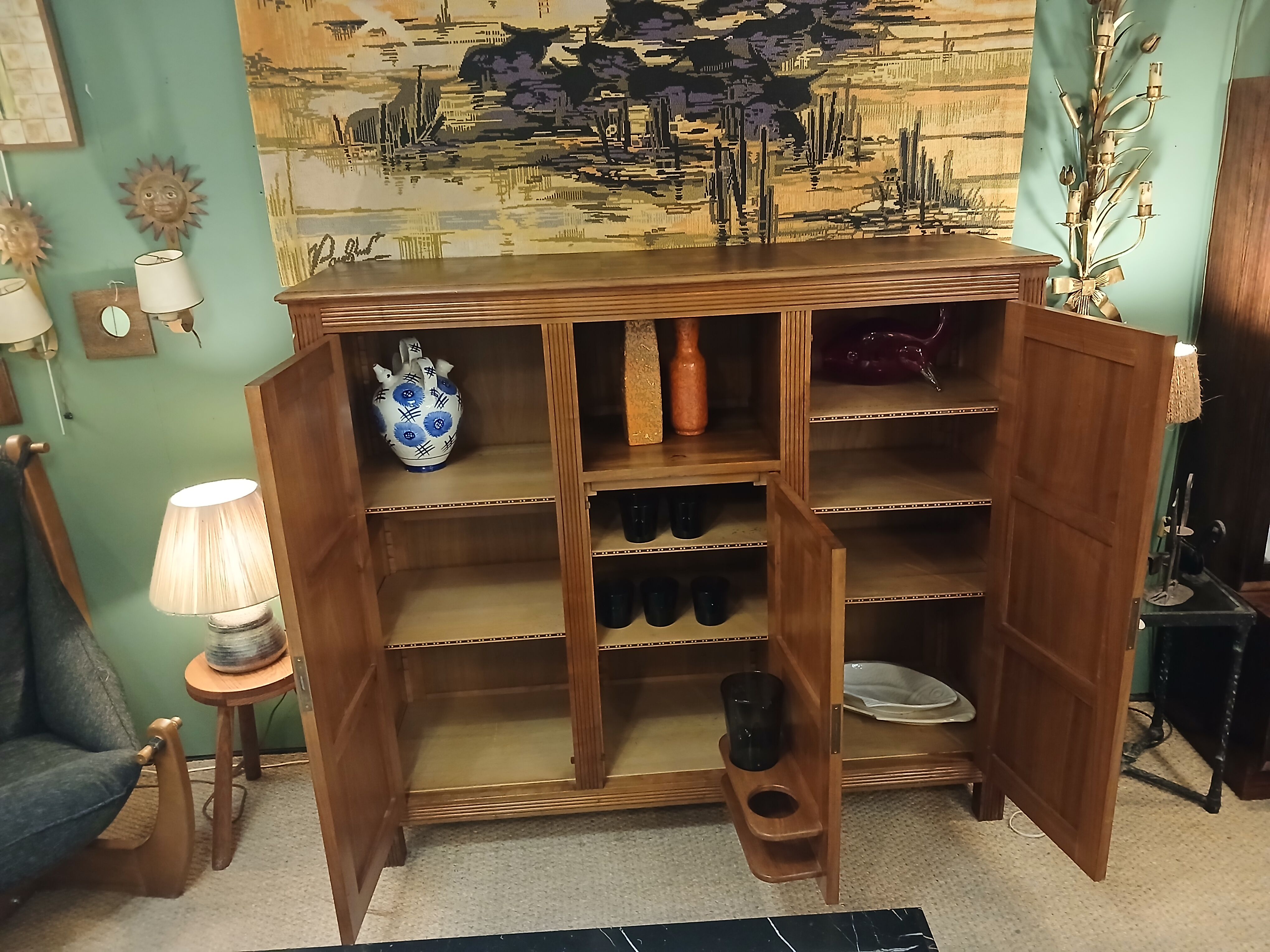 Buffet de style brutaliste