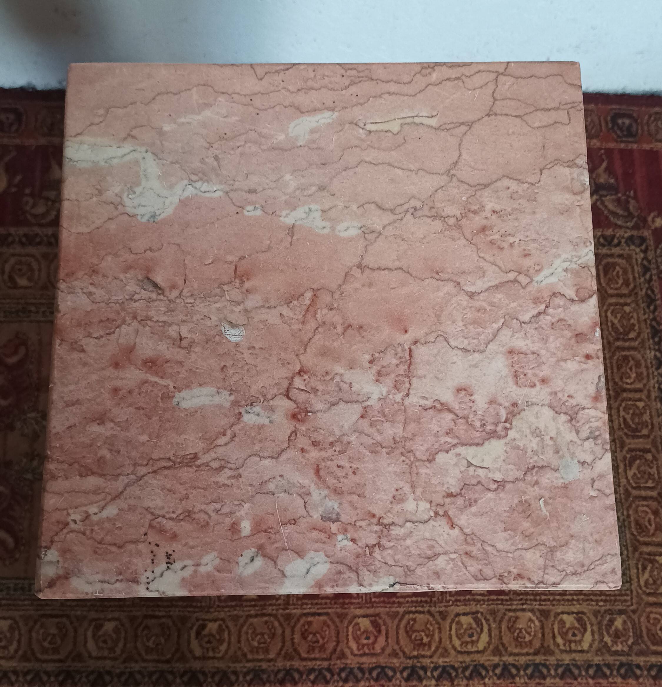 Tall column in pink marble and bronze, Louis XVI style