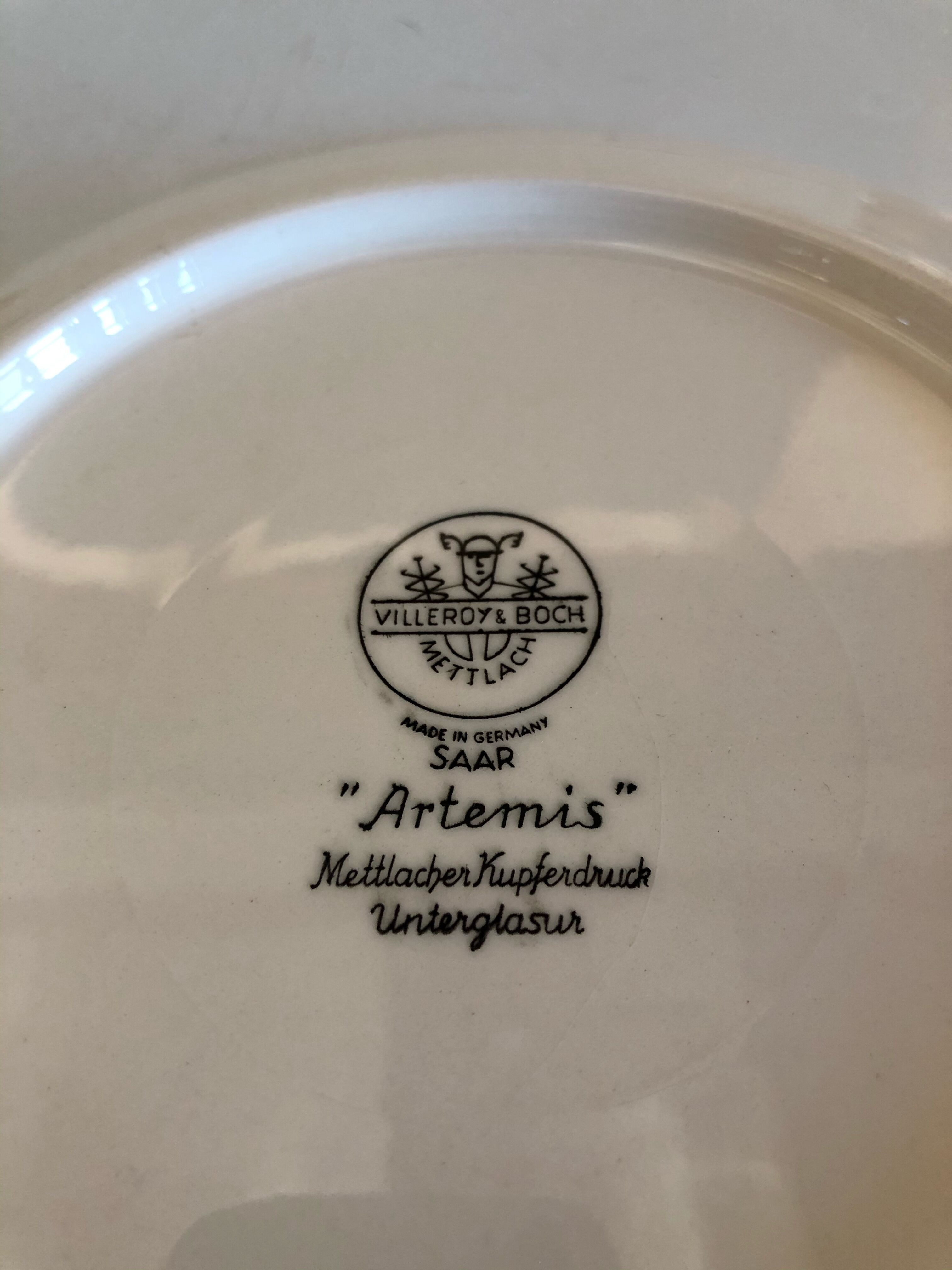 Set of 4 dessert plates from Villeroy - Boch Collection Artemis, theme "Hunting, the shooter"