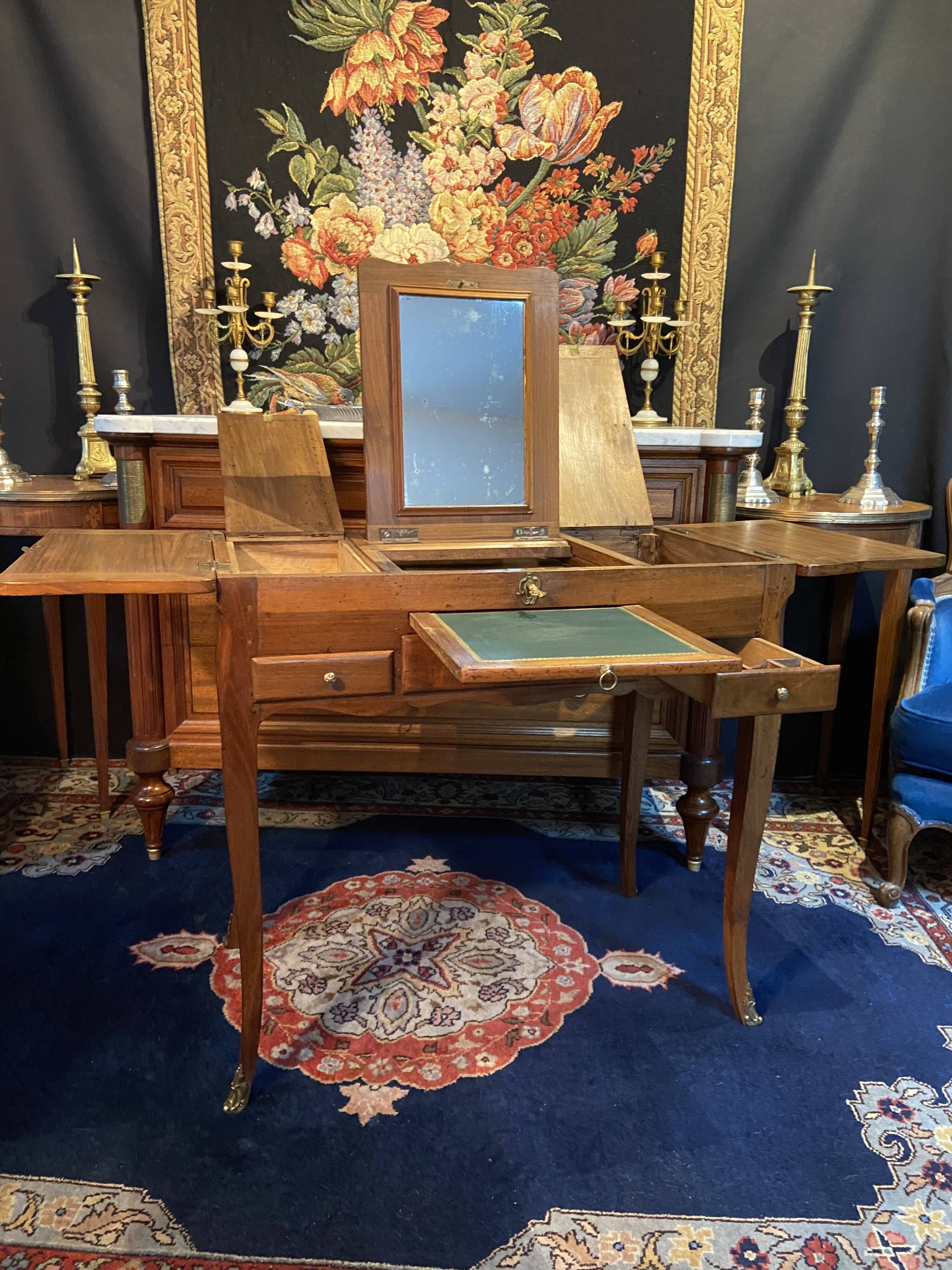 Louis XV walnut hairdresser from the 18th century marked N. Armant.