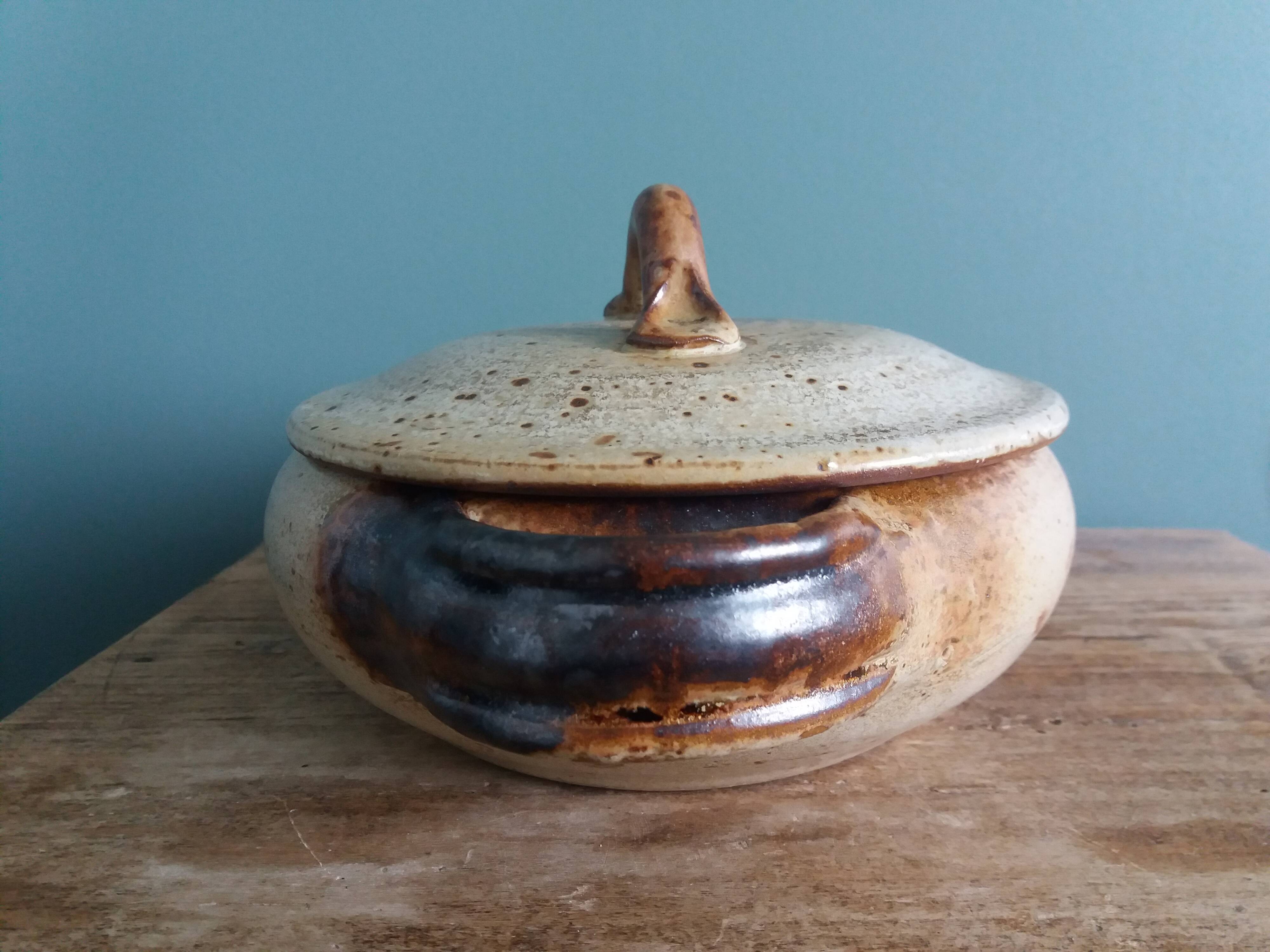 Vegetable tureen in Puisaye sandstone signed Jean-Pierre Prud'homme