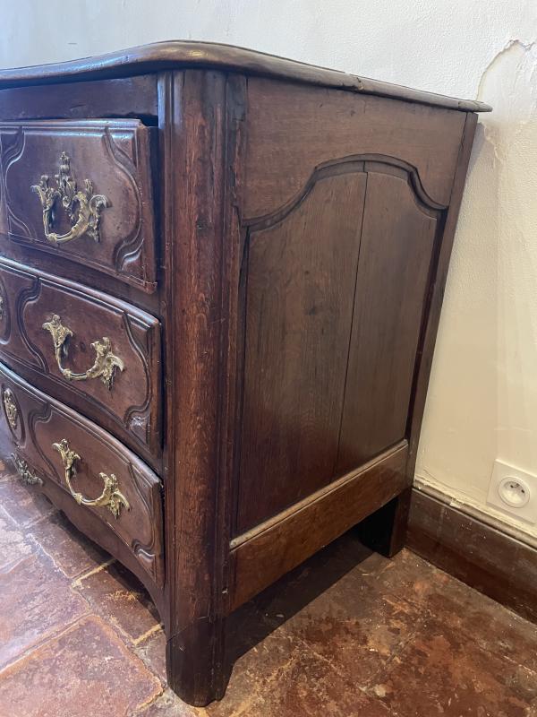 Elegant Parisian chest of drawers XVIII