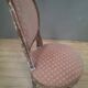 Chaise basse de style Louis XVI