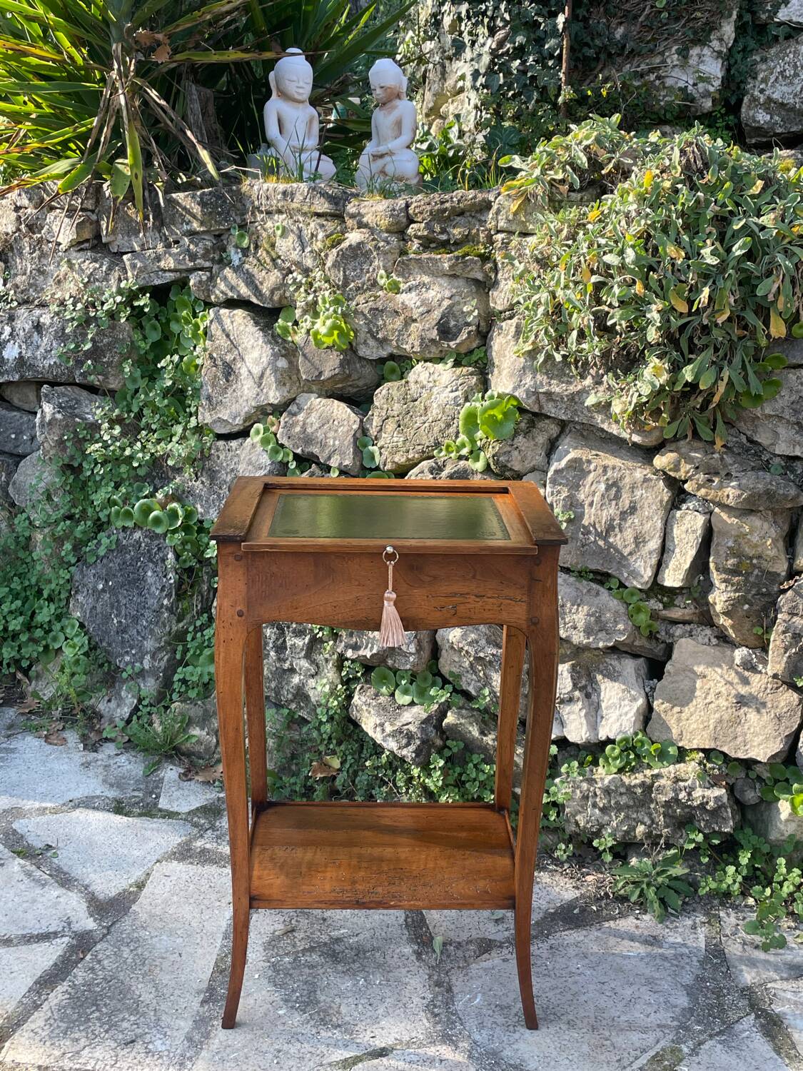 Small Louis XV period writing table in Walnut. 18th Century Period