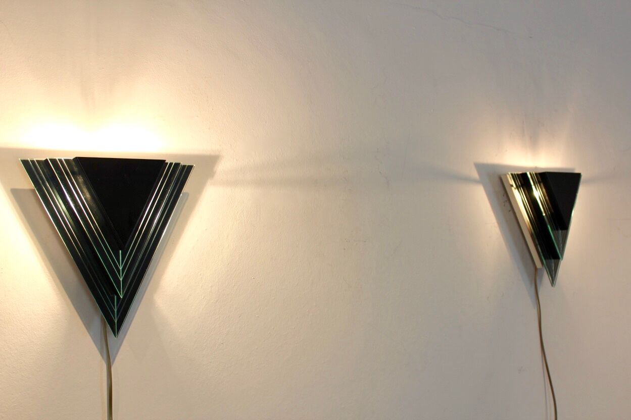 Appliques triangulaires hollandais modernes de mur de verre et d’acier