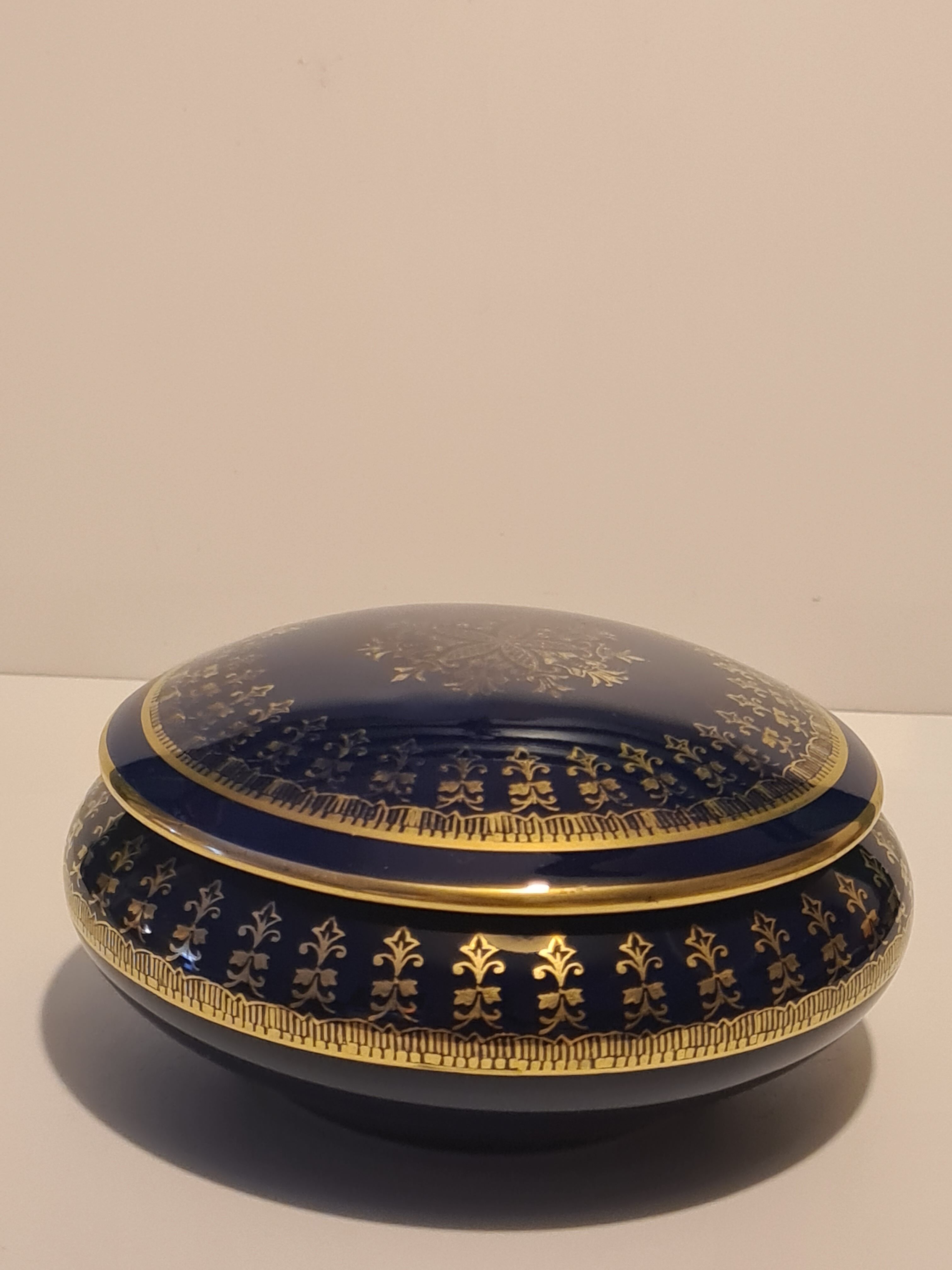 Boîte porcelaine de Limoges Bleu et Or décor floral