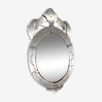 Oval Venetian mirror with closed brim circa 1940-50