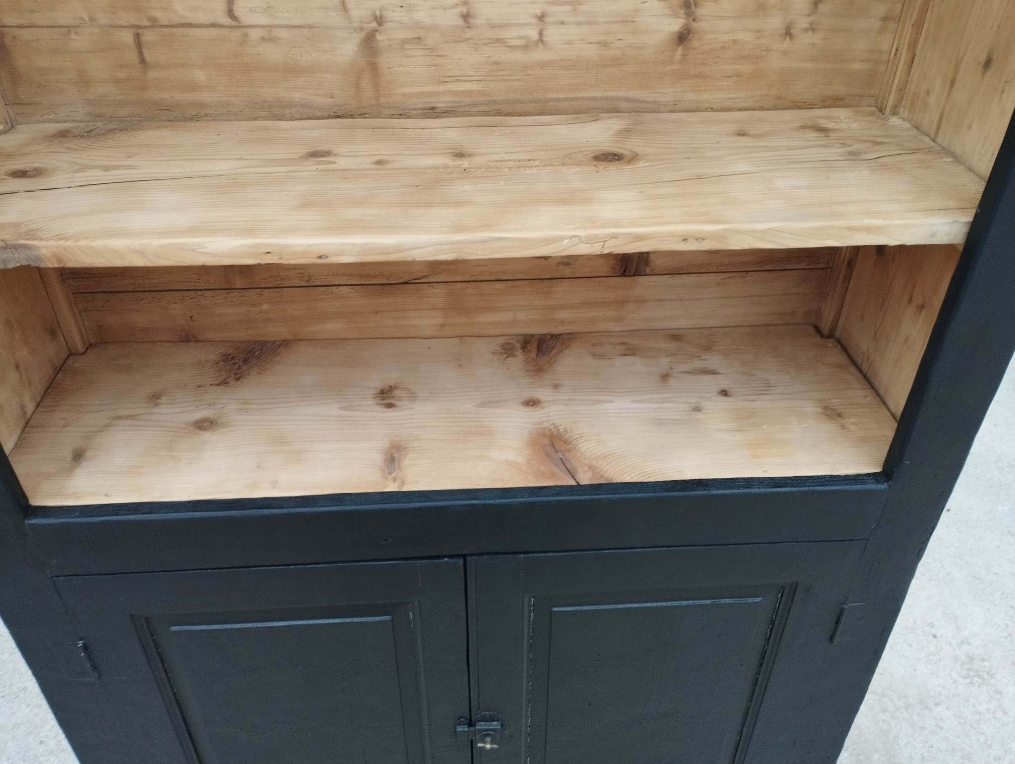 High cabinet with lighting