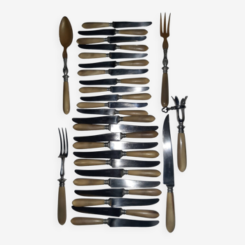 Horn cutlery 29 pieces, knives and serving cutlery