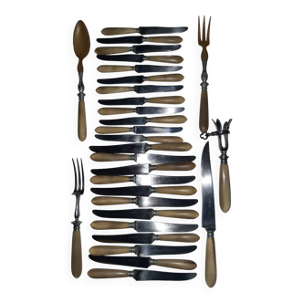 Horn cutlery 29 pieces, knives and serving cutlery