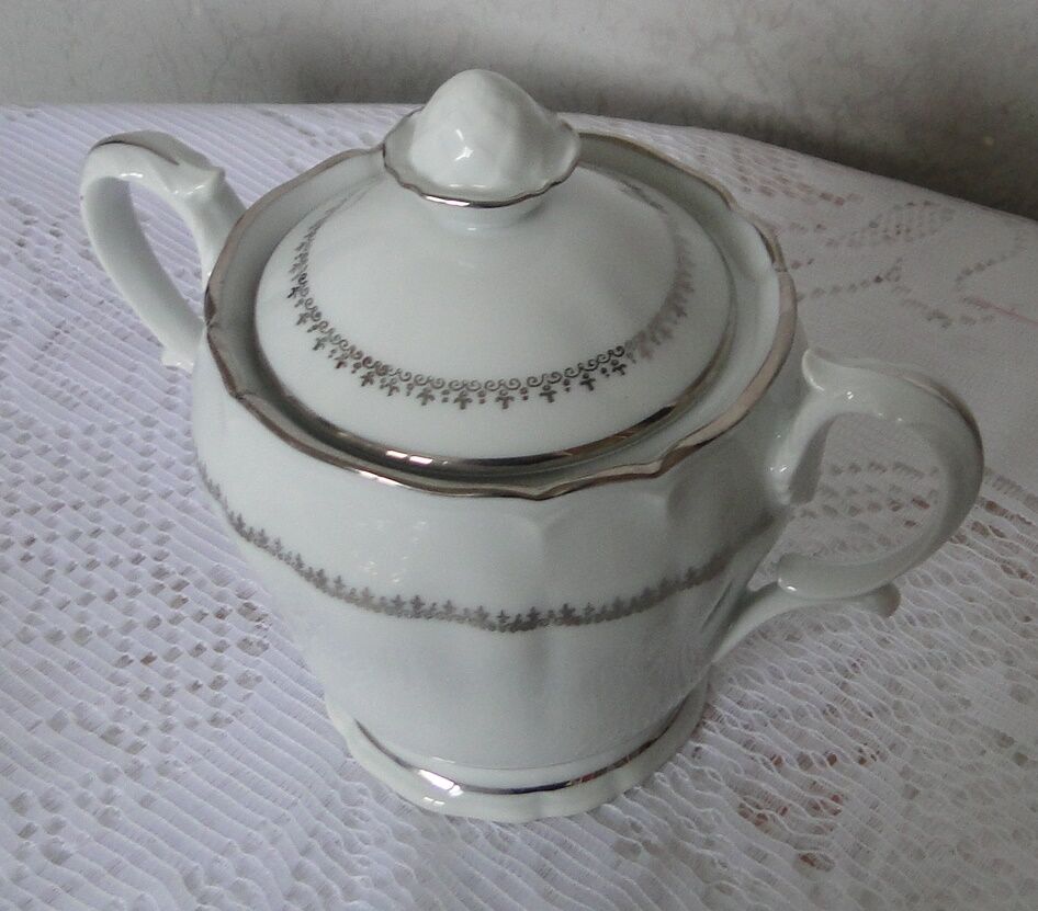 Service à café porcelaine Limoges ulim 12 pieces decor argente fond blanc
