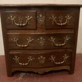 Provincial chest of drawers in solid walnut xviii century