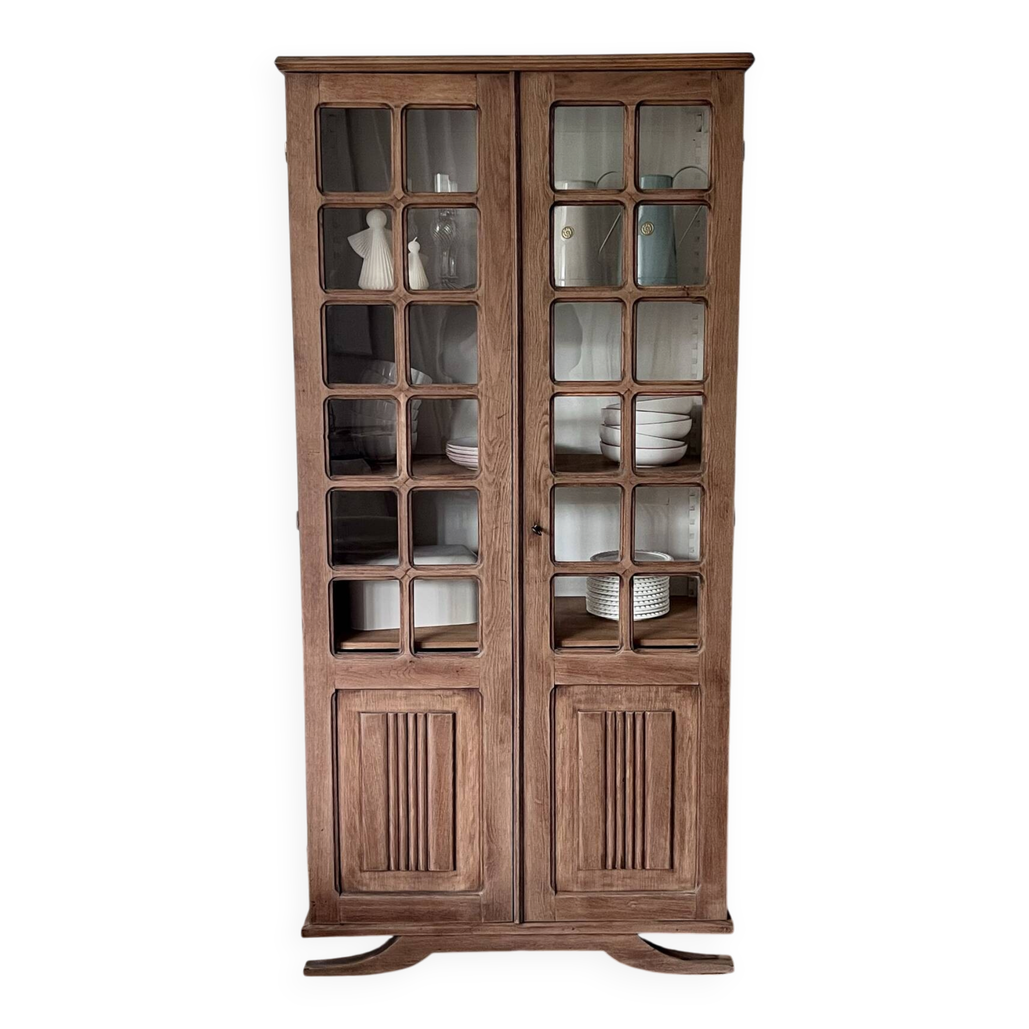 Renovated display cabinet library