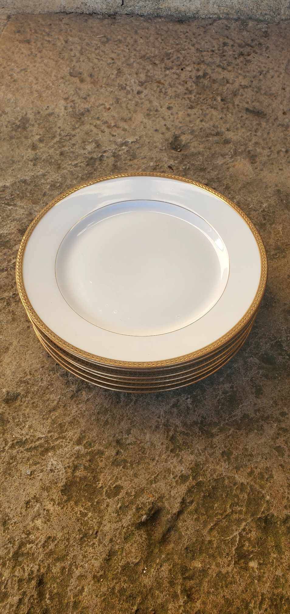 Set of 6 porcelain dinner plates with golden ear edging