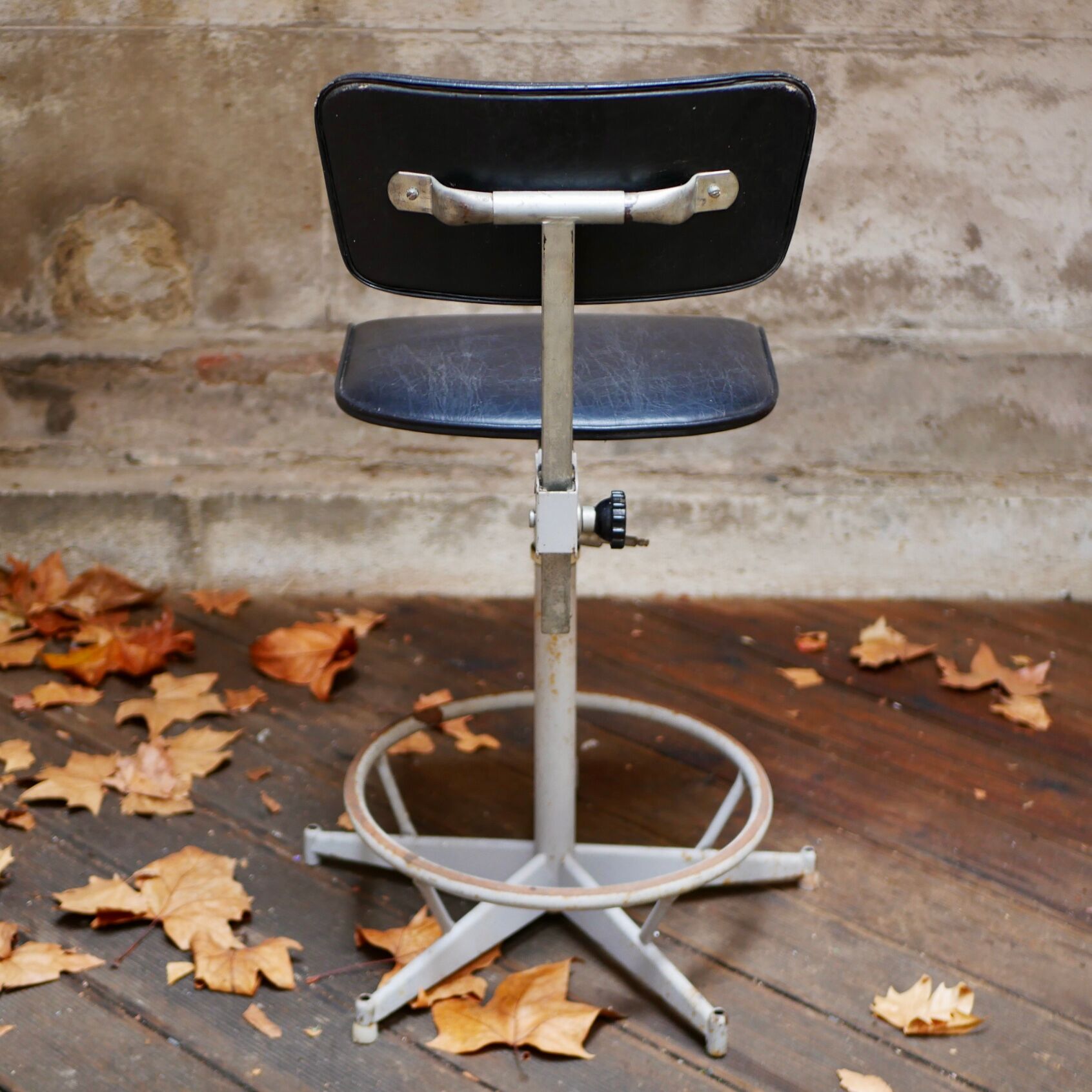 Industrial swivel chair