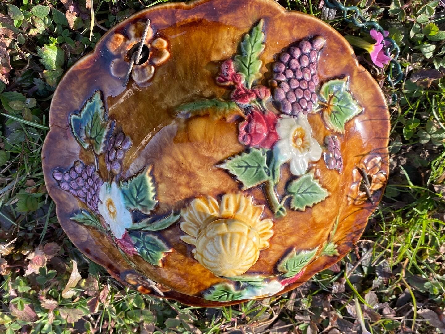 Drinking trough or floral cup in slurry