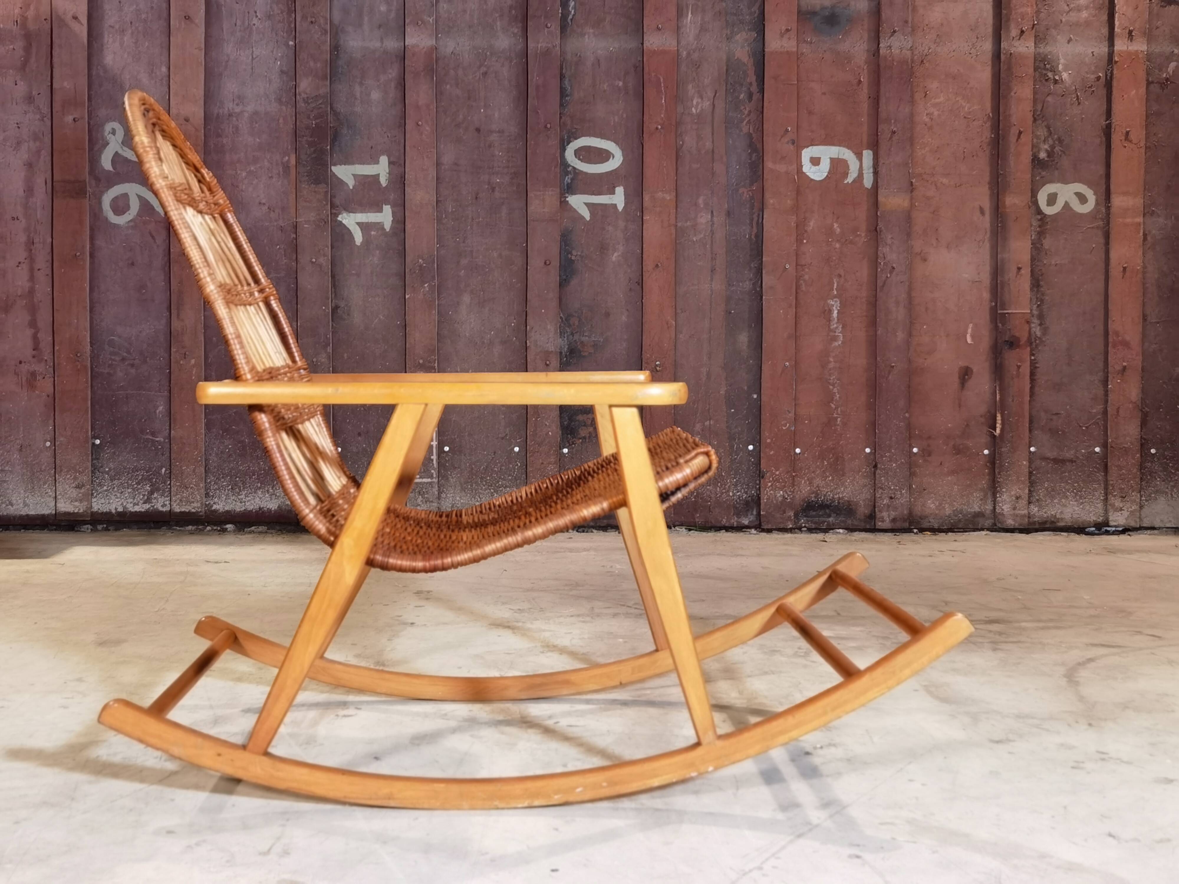 Rocking Chair Rotin and Uluv Wood