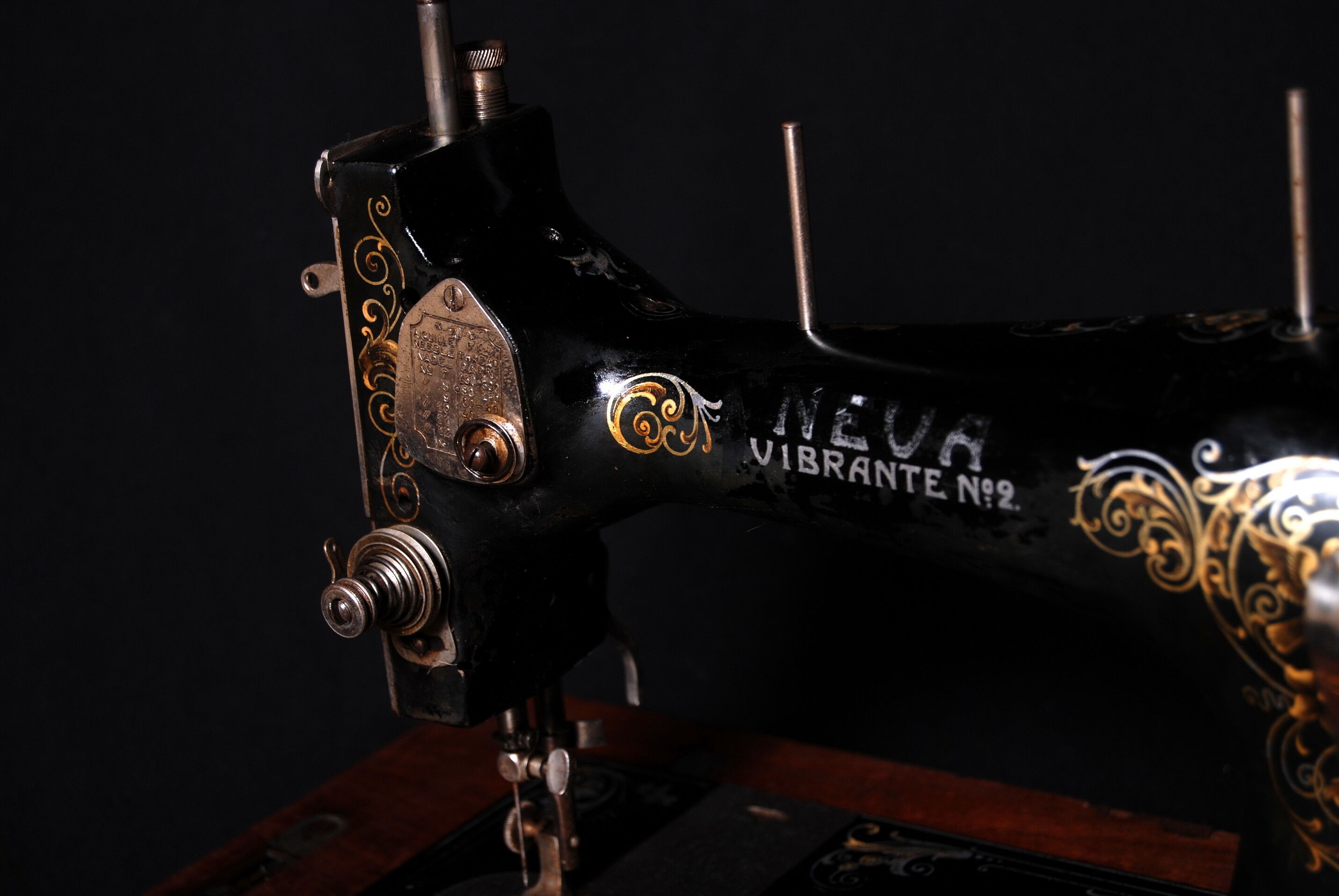 Hand crank sewing machine