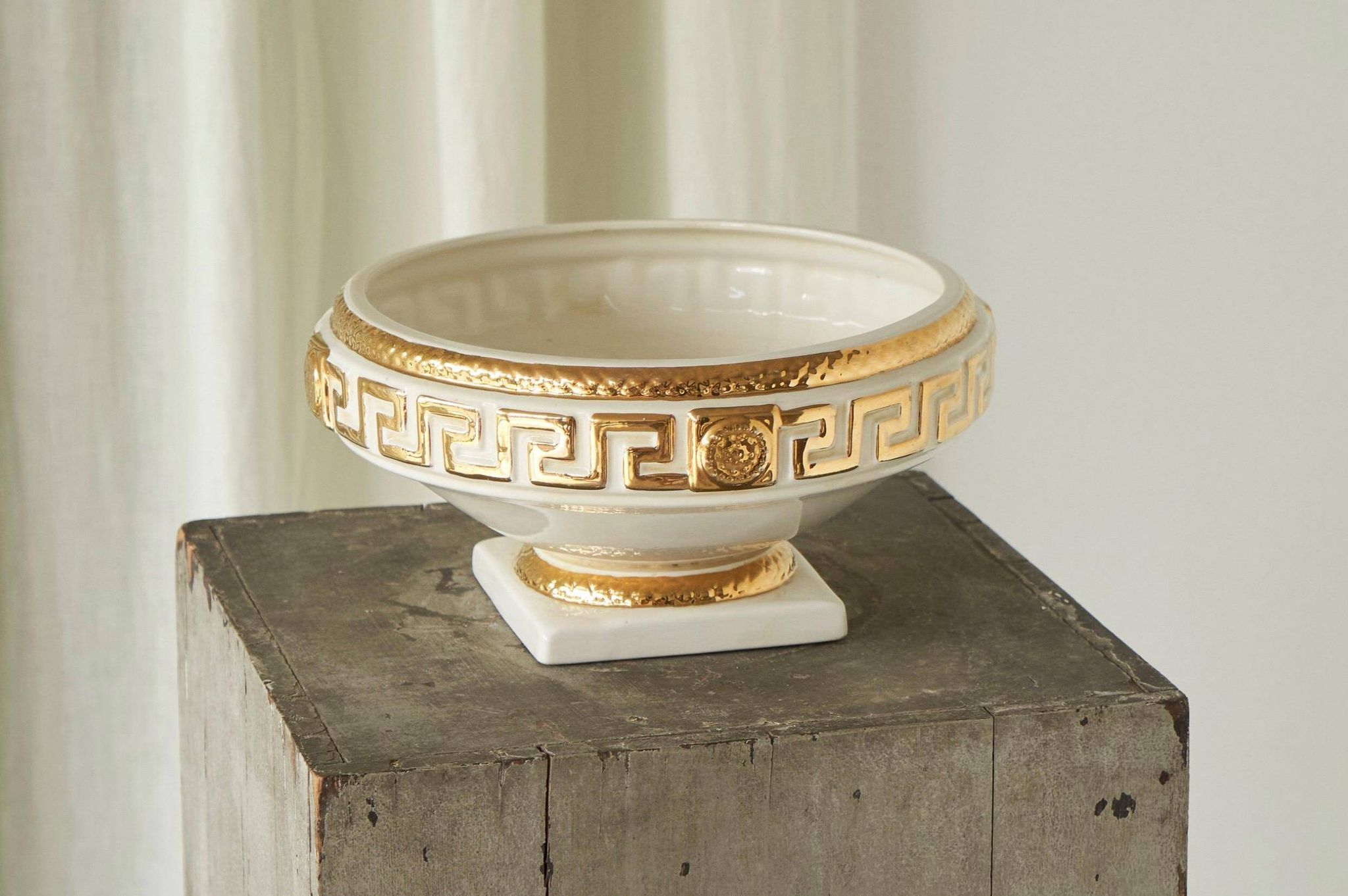 Large central piece Italian pottery in the style of Gianni Versace from the 1970s.